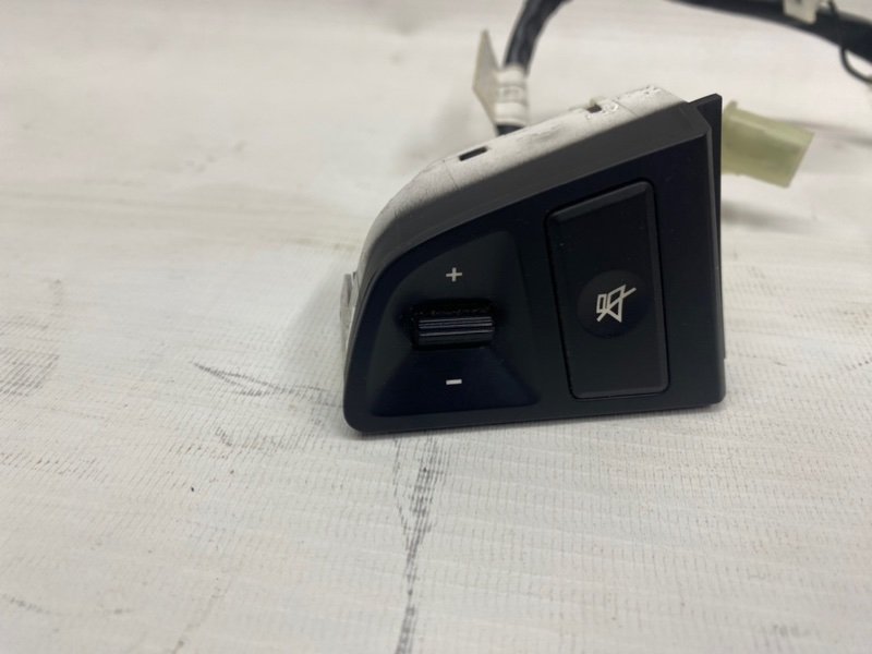 Кнопка в руль Hyundai Solaris 2015