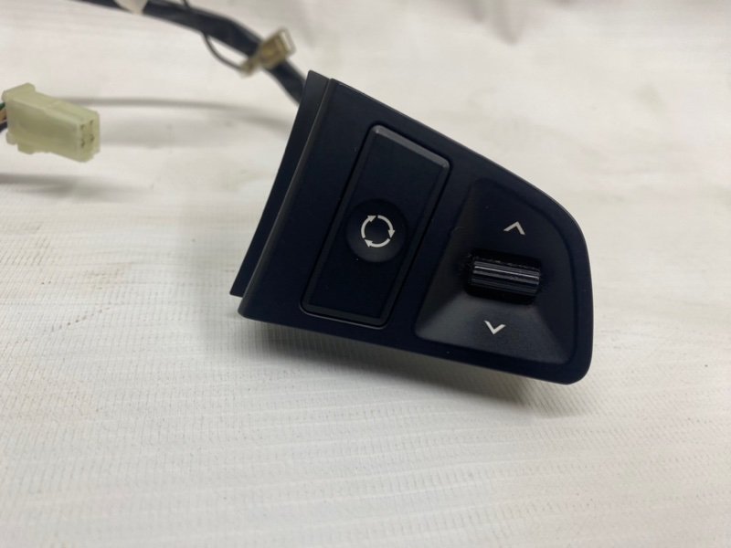 Кнопка в руль Hyundai Solaris 2015
