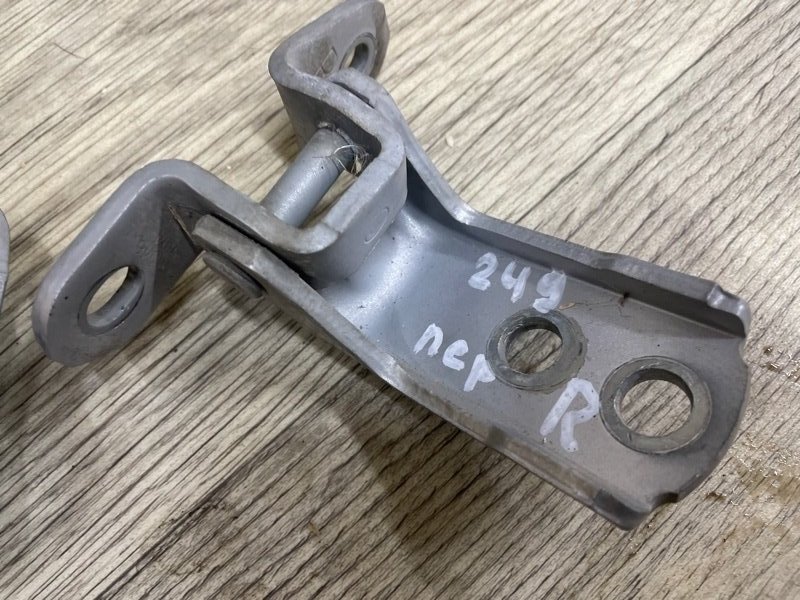 Петля двери Toyota Corolla 2008 E150