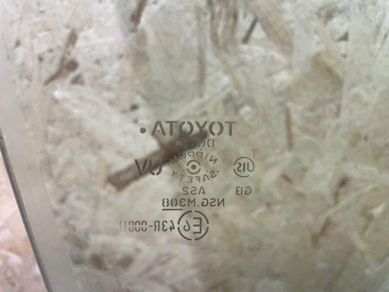 Стекло двери Toyota Corolla 2008 E150