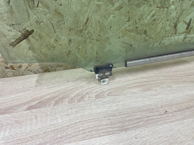 Стекло двери Toyota Corolla 2008 E150