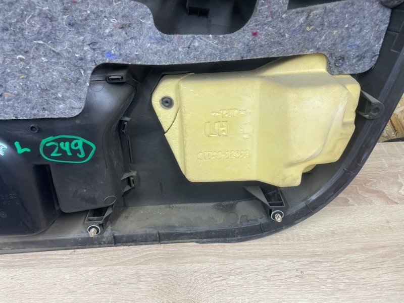 Обшивка двери Toyota Corolla 2008 E150