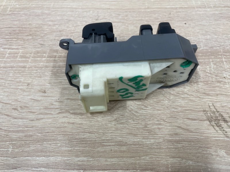 Блок управления стеклоподъемниками Toyota Corolla 2008 E150