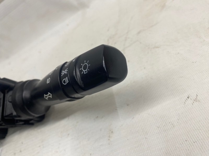 Переключатель подрулевой Hyundai Solaris 2015