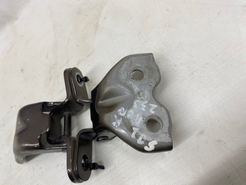 Петля двери Hyundai Solaris 2015