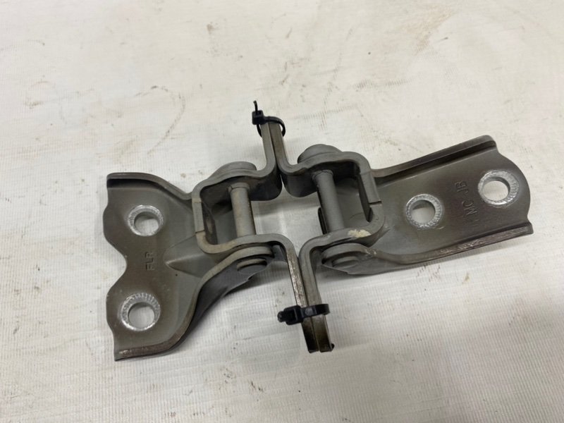 Петля двери Hyundai Solaris 2015