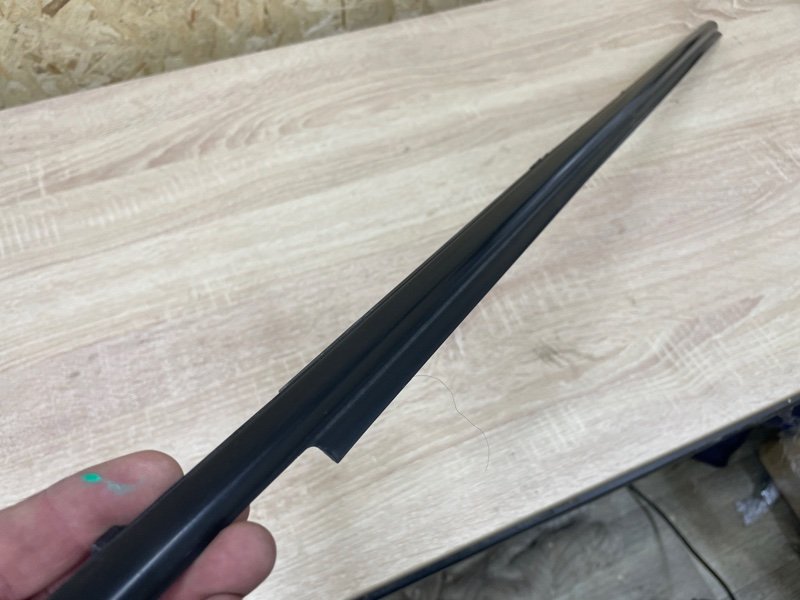 Молдинг стекла Toyota Corolla 2008 E150