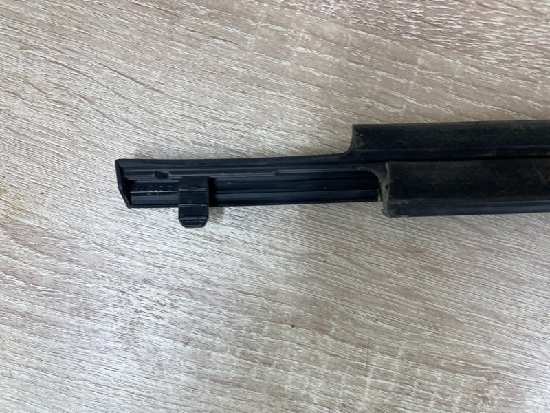 Молдинг стекла Toyota Corolla 2008 E150