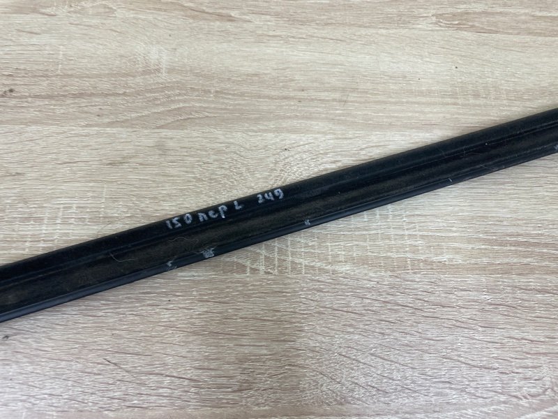 Молдинг стекла Toyota Corolla 2008 E150