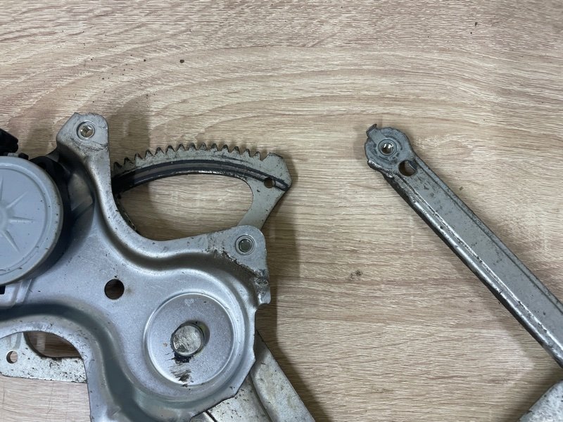 Стеклоподъемник Toyota Corolla 2008 E150