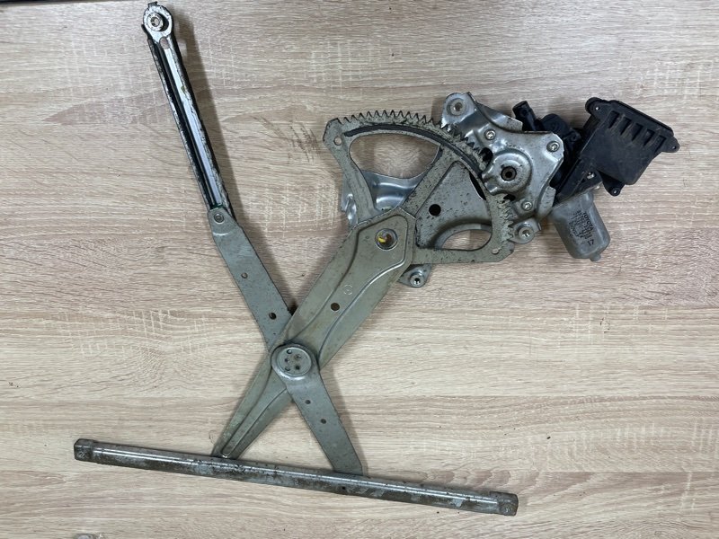 Стеклоподъемник Toyota Corolla 2008 E150