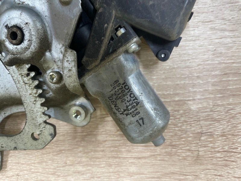 Стеклоподъемник Toyota Corolla 2008 E150