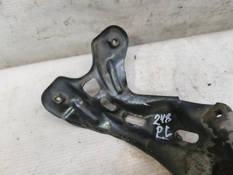 Кронштейн крыла Volkswagen Jetta 2008