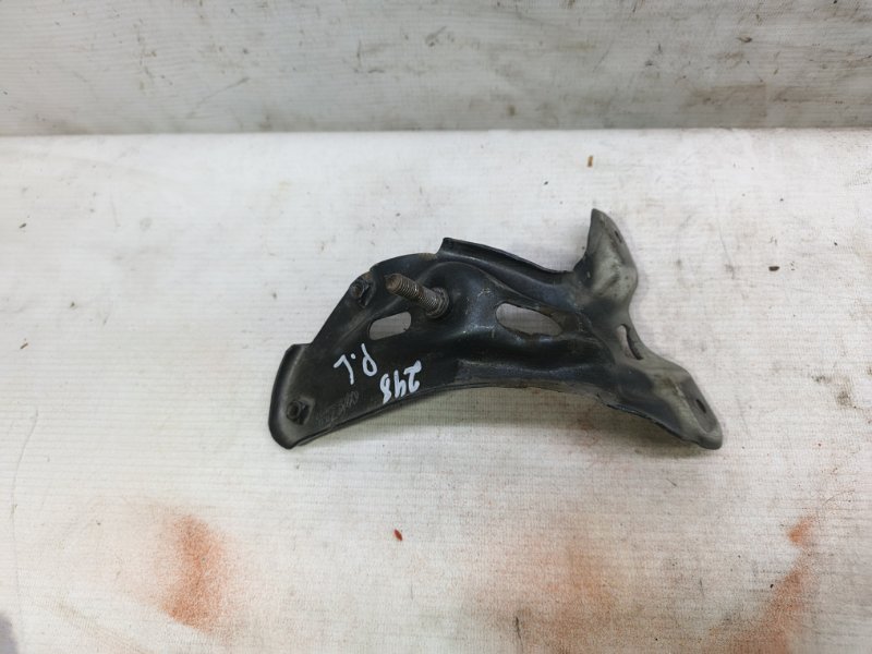 Кронштейн крыла Volkswagen Jetta 2008