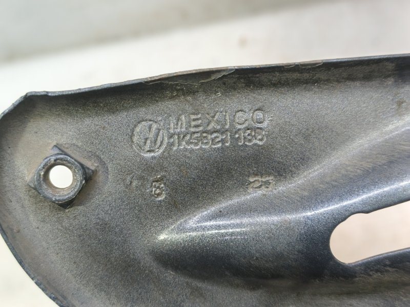 Кронштейн крыла Volkswagen Jetta 2008