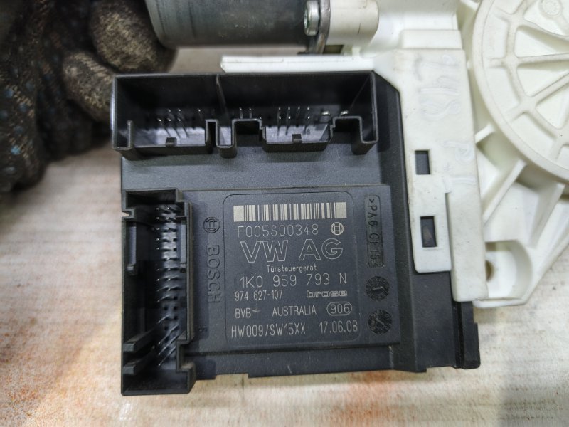 Моторчик стеклоподъемника Volkswagen Jetta 2008