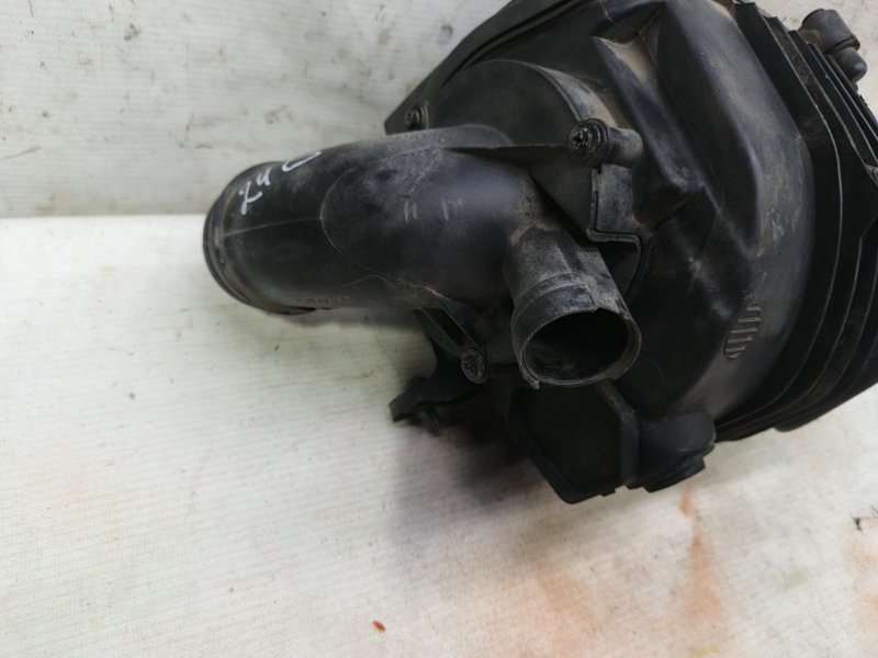 Корпус воздушного фильтра Volkswagen Jetta 2008