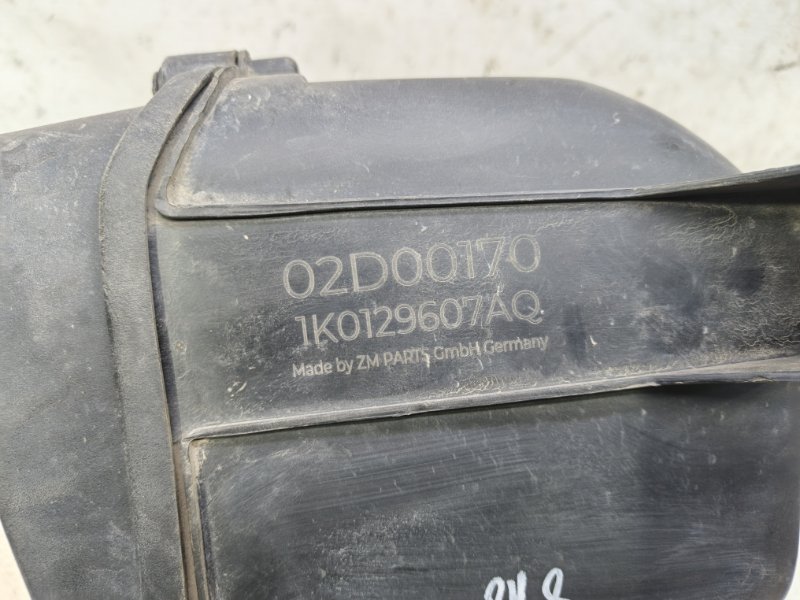 Корпус воздушного фильтра Volkswagen Jetta 2008