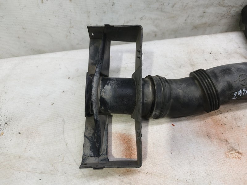 Патрубок воздушного фильтра Volkswagen Jetta 2008