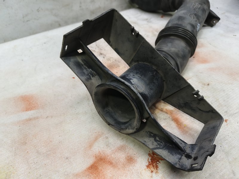 Патрубок воздушного фильтра Volkswagen Jetta 2008