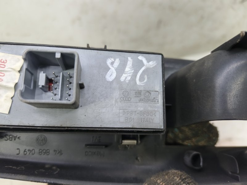 Блок управления стеклоподъемниками Volkswagen Jetta 2008