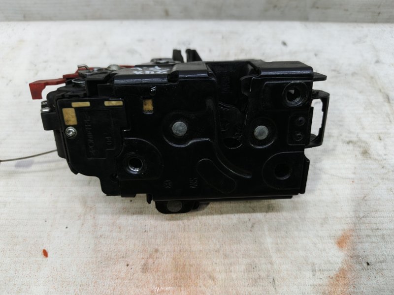 Замок двери Volkswagen Jetta 2008
