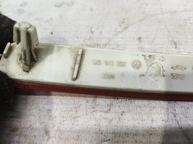 Отражатель в бампер Volkswagen Jetta 2008