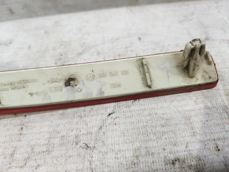 Отражатель в бампер Volkswagen Jetta 2008