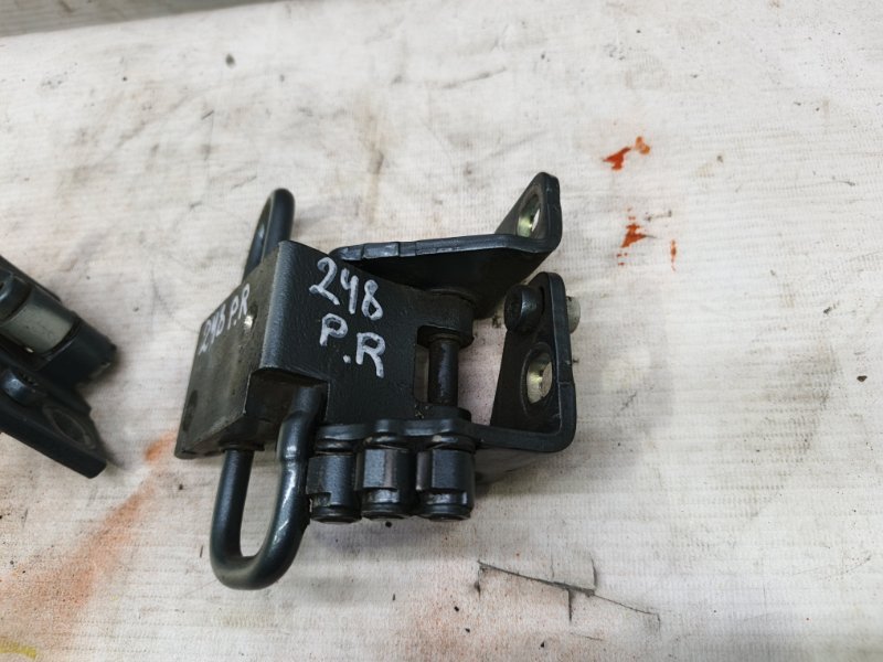 Петля двери Volkswagen Jetta 2008