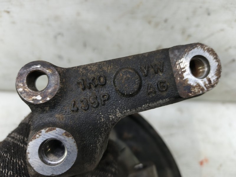 Кулак поворотный Volkswagen Jetta 2008