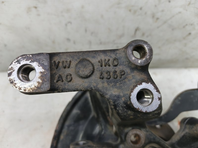 Кулак поворотный Volkswagen Jetta 2008