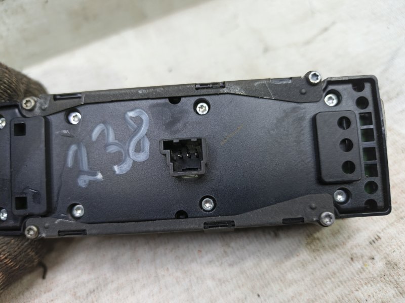 Блок управления стеклоподъемниками Mercedes CLA - Class 2015 CLA 180