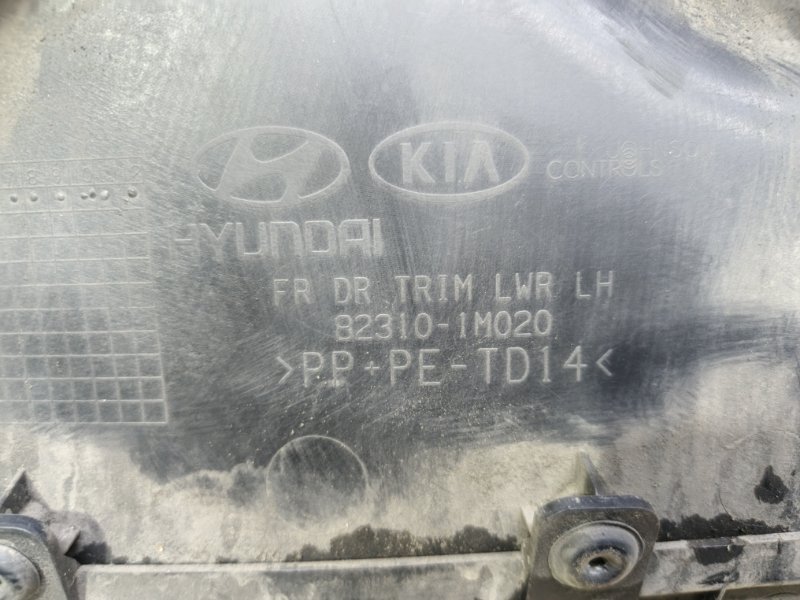 Обшивка двери Kia Cerato 2010 TD