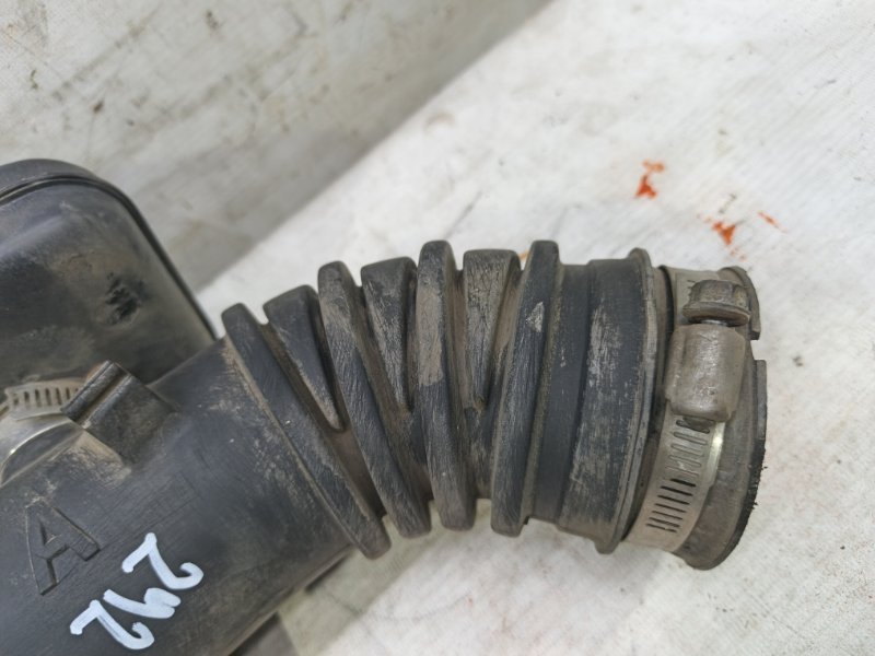 Патрубок воздушного фильтра TOYOTA Corolla Levin 1993