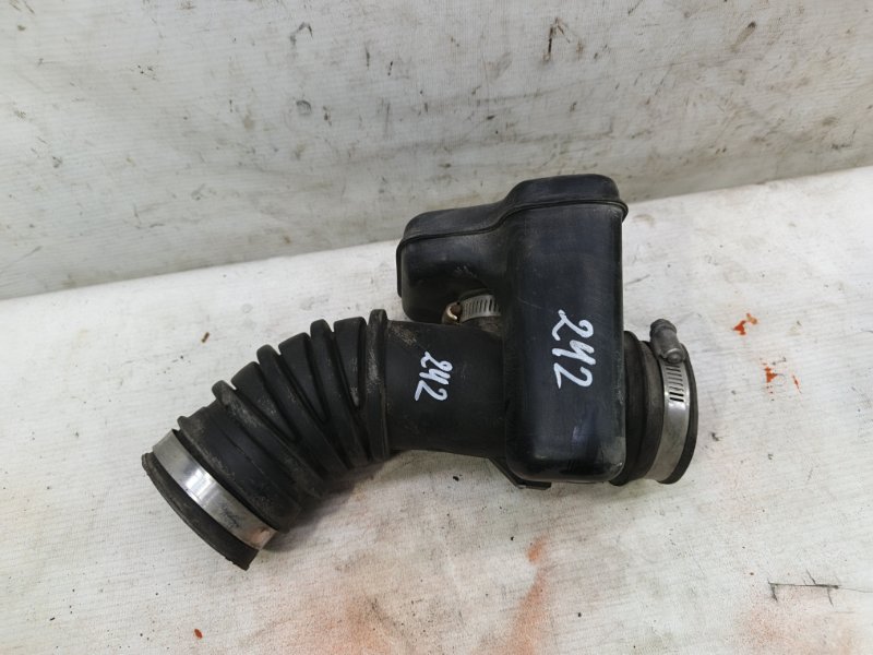 Патрубок воздушного фильтра TOYOTA Corolla Levin 1993