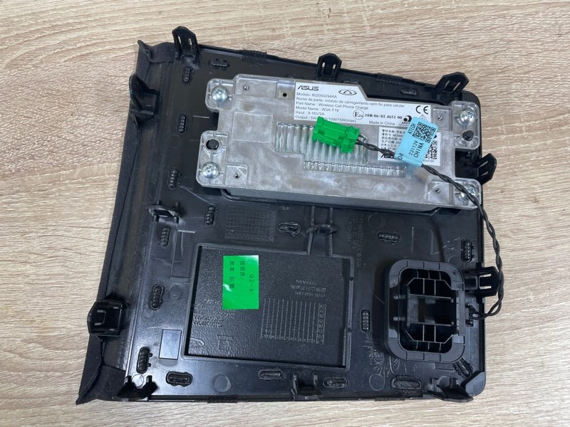 Модуль беспроводной зарядки телефона Omoda C5 2023