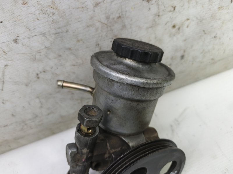 Насос гидроусилителя TOYOTA Corolla Levin 1993