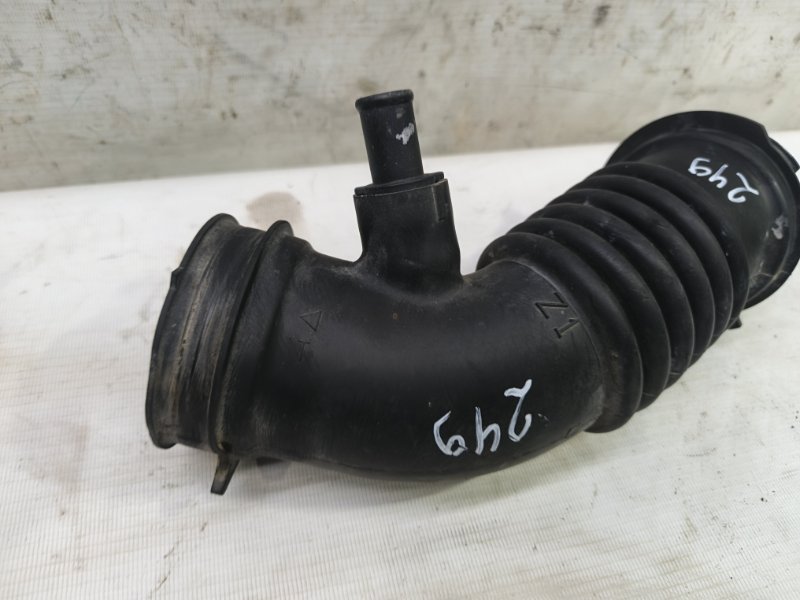 Патрубок воздушного фильтра Toyota Corolla 2008 E150