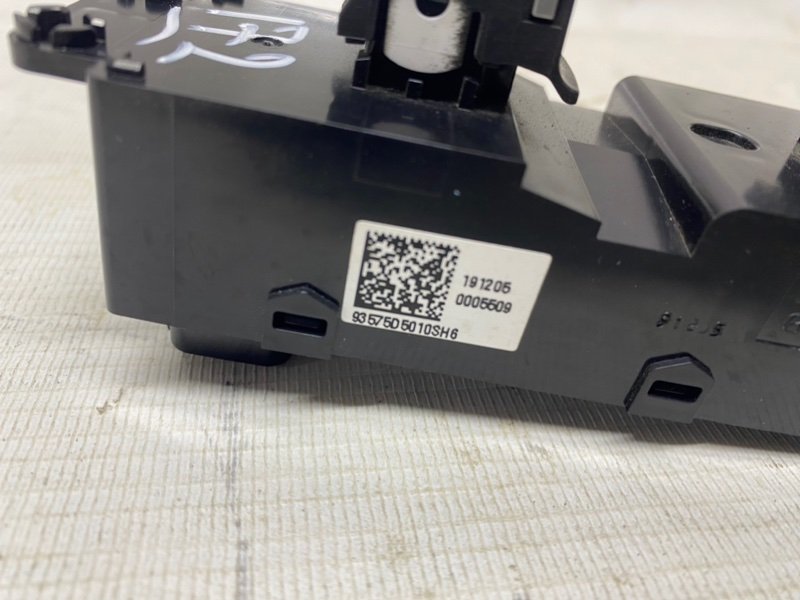 Кнопка стеклоподъемника Kia Optima 2019 JF