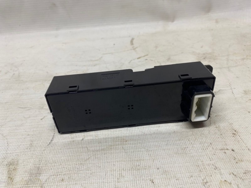 Кнопка стеклоподъемника Kia Optima 2019 JF