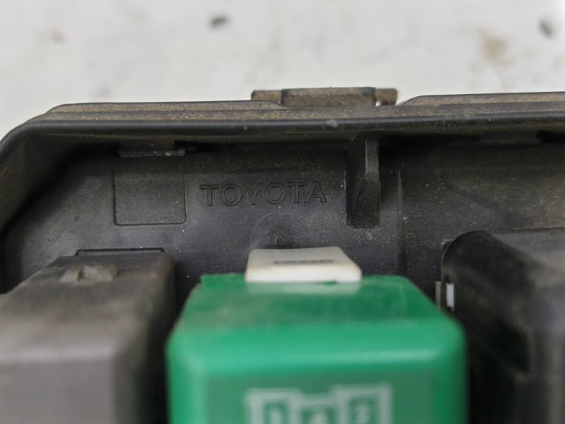 Блок предохранителей TOYOTA Corolla Levin 1993