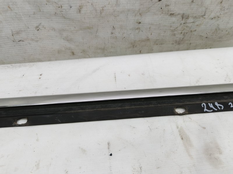 Молдинг стекла Volkswagen Jetta 2008