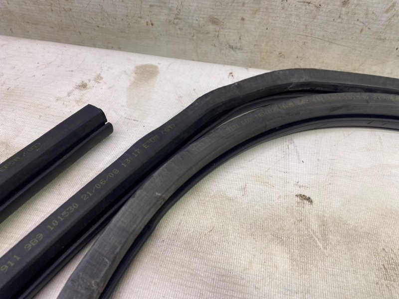 Уплотнитель кузова Volkswagen Jetta 2008