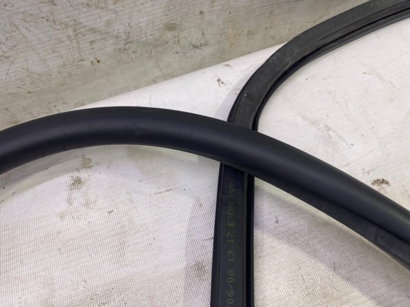 Уплотнитель кузова Volkswagen Jetta 2008