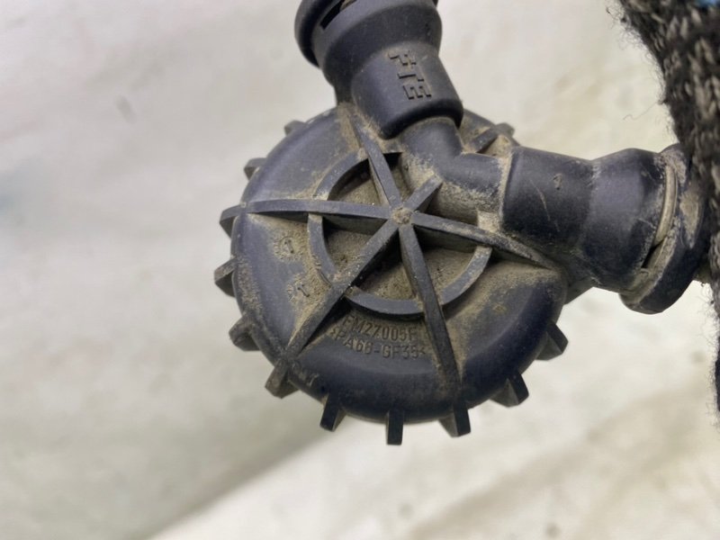 Клапан Renault Logan 2020