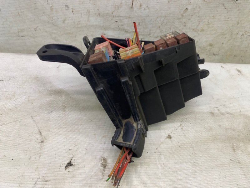 Блок предохранителей Nissan Almera 2014 G15