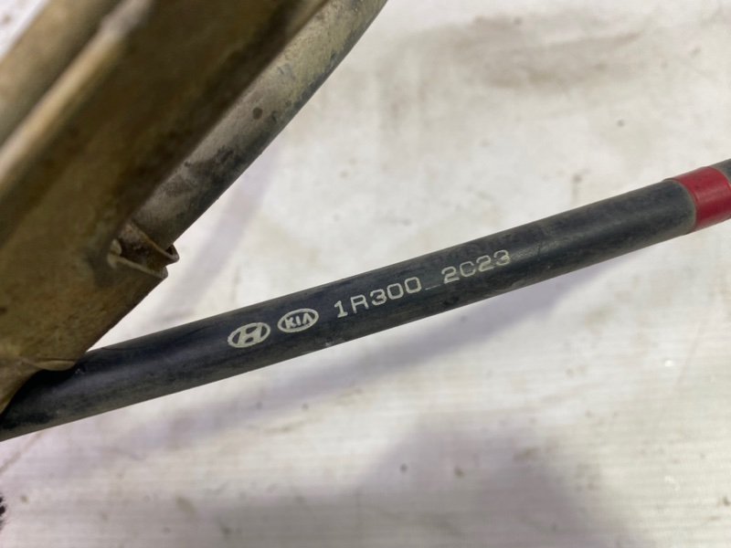 Трос ручника Hyundai Solaris 2014 RB