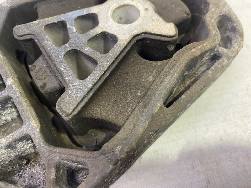 Подушка двигателя Mercedes CLA - Class 2015 CLA 180