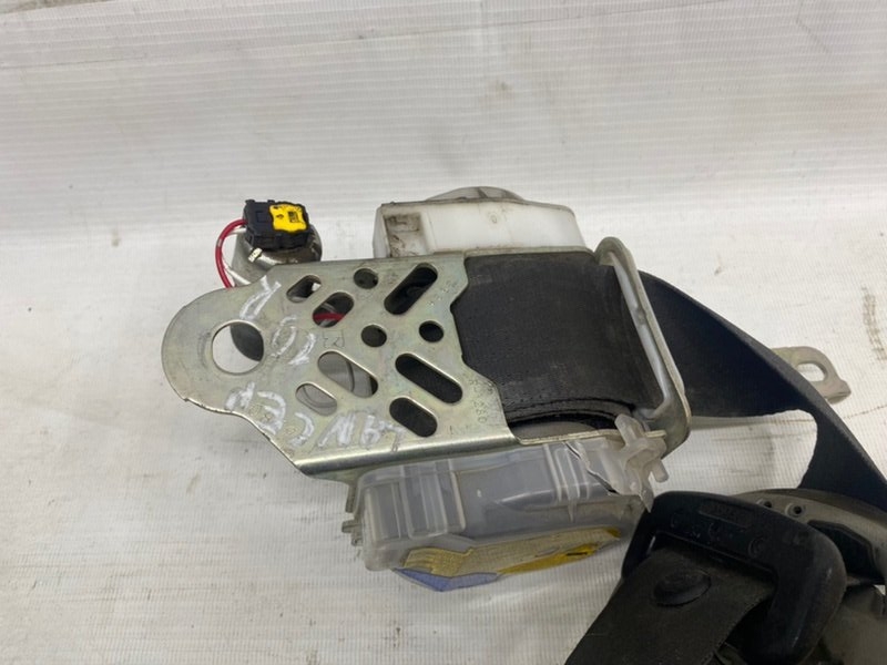 Ремень безопасности Mitsubishi Lancer 10