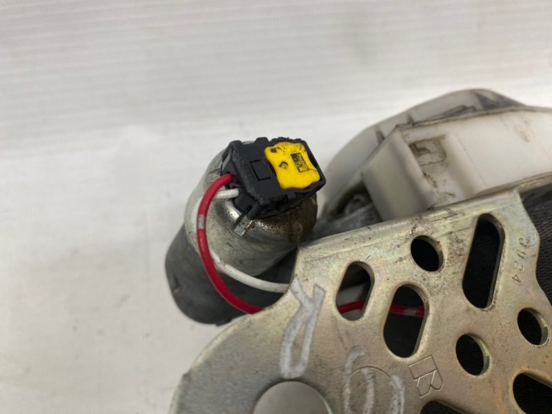 Ремень безопасности Mitsubishi Lancer 10